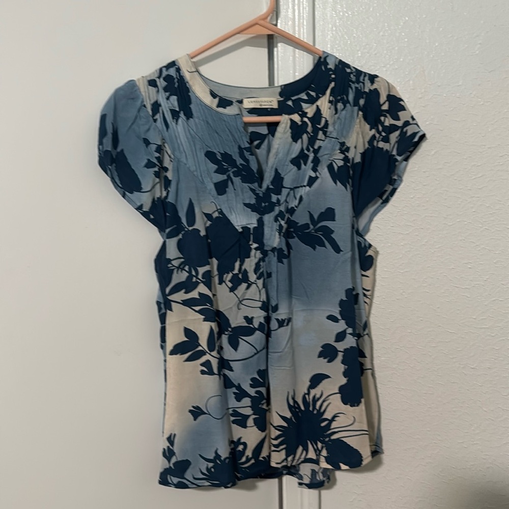 Very cute brand new never worn blouse